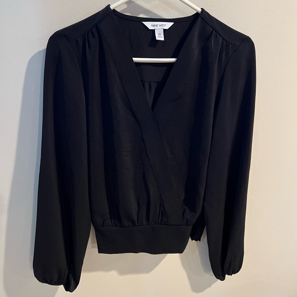 🛑 SALE 🌻 NineWest black wrap blouse - NWT